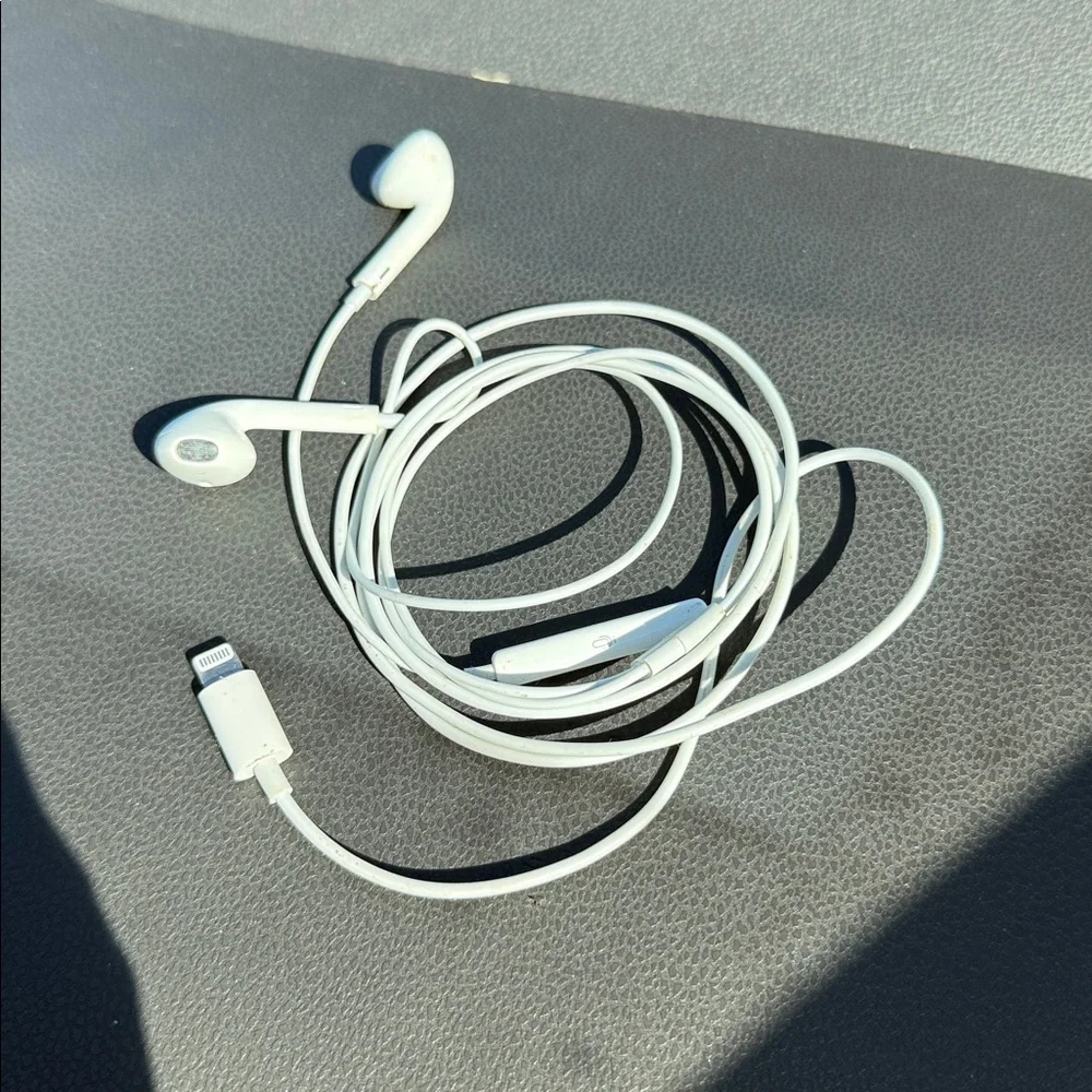 Apple EarPods with Lightning Connector White Wired Headphones